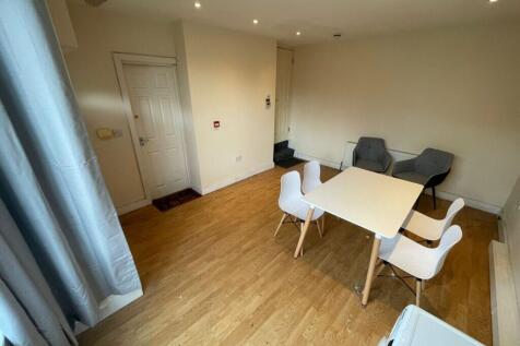 Norman Mount, Kirkstall, Leeds, LS5 3JQ 3 bed terraced house for sale