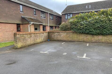 8 Robyns Way, Edenbridge, Kent TN8 5SE 1 bed flat for sale