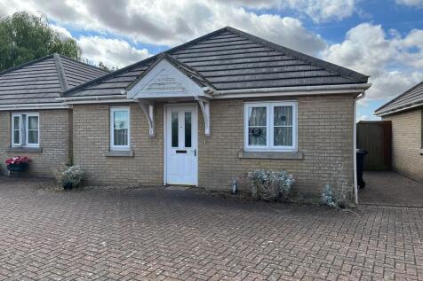 2 Pond Farm Bungalows, Church Road... 3 bed semi