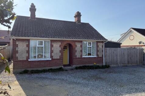 11 Norwich Road, Poringland, Norwich... 3 bed bungalow for sale