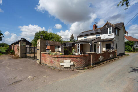 Detached house for sale