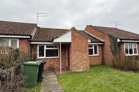 24 Tunstead Road, Hoveton, Norwich... 2 bed terraced bungalow for sale
