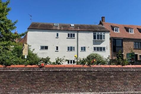 5 Riverside Court, South Quay, King's... 2 bed flat for sale