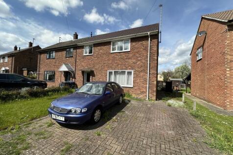 4 Coronation Close, Waterbeach... 3 bed semi