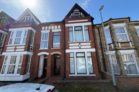 11 Regent Road, Lowestoft, Suffolk... 7 bed house of multiple occupation for sale