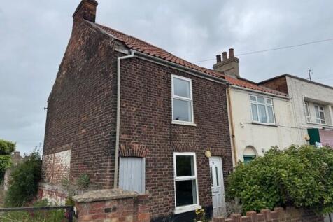 48 Wisbech Road, King's Lynn, Norfolk... 2 bed end of terrace house for sale