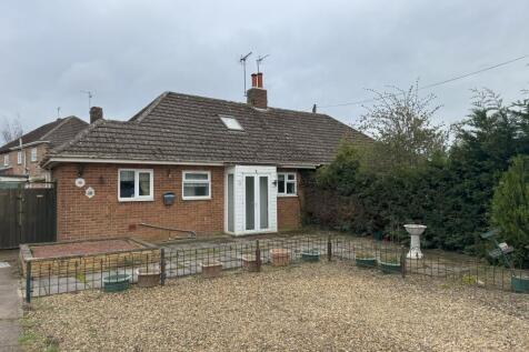 3 Sheppersons Avenue, Gosberton... 2 bed semi