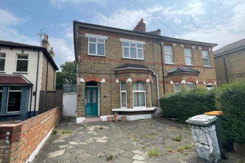 31 Margery Park Road, London, London... 4 bed semi