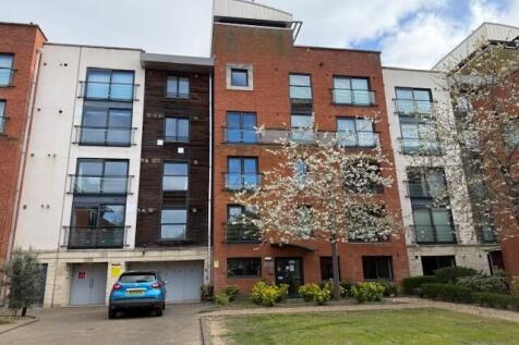 23 Chapelfield Gardens, Coburg... 1 bed flat for sale