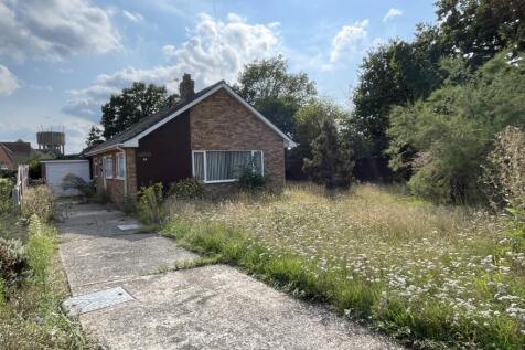 34 Myrtle Road, Hethersett, Norwich... 3 bed bungalow for sale