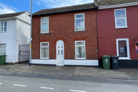 76 Lancaster Road, Great Yarmouth... 2 bed end of terrace house for sale