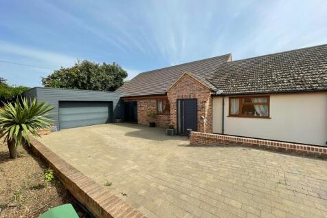 Sparrow Hall Bungalow, Blofield... 5 bed detached bungalow for sale