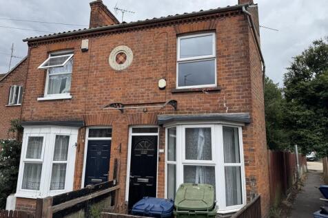 12 William Road, Wisbech PE13 2AA 2 bed semi
