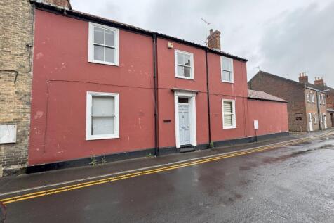 5 bedroom semi-detached house for sale