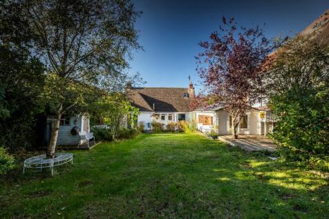 3 bedroom chalet for sale