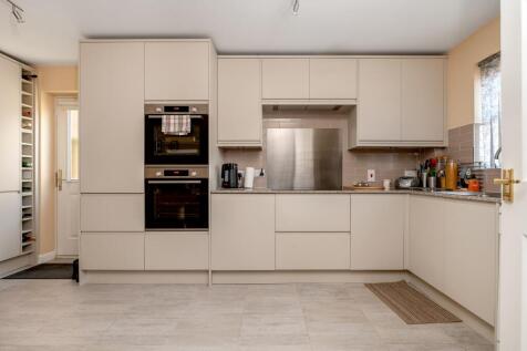 Spacious Family Home on Richmond... 5 bed detached house for sale