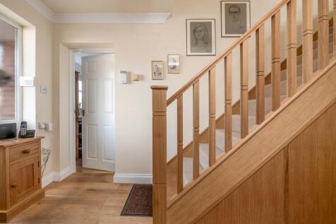 INCREDIBLE PRICE on Richmond Drive... 5 bed detached house for sale