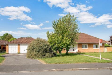 Sensational Bungalow on Colster Way... 3 bed detached bungalow for sale