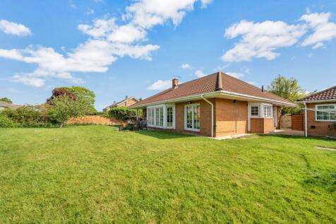 Sensational Bungalow on Colster Way... 3 bed detached bungalow for sale