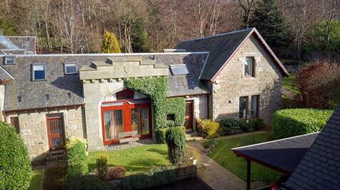 4 bedroom end of terrace house for sale