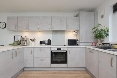 2 bedroom ground floor flat for sale