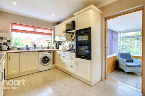 Margaret Close, Toftwood 4 bed detached bungalow for sale