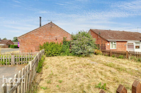 Charles Close, Toftwood 3 bed detached bungalow for sale