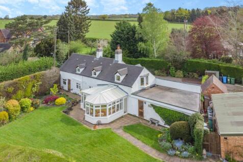 Wolverhampton Road, PATTINGHAM 3 bed detached house for sale