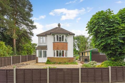 Burnt Hill Road, Wrecclesham, Farnham 3 bed detached house for sale