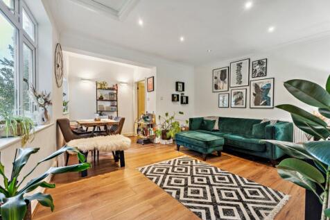 High Street, Gerrards Cross SL9 2 bed apartment for sale