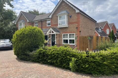 3 bedroom semi-detached house for sale