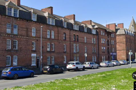 3 bedroom flat for sale