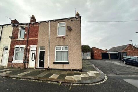 Terraced house for sale