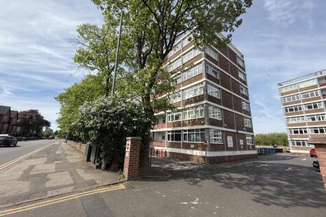 3 bedroom flat for sale