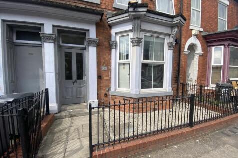 1 bedroom ground floor flat for sale