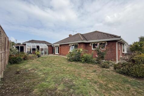 4 bedroom detached bungalow for sale