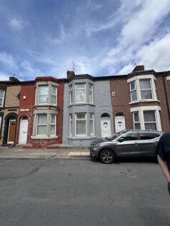 Terraced house for sale