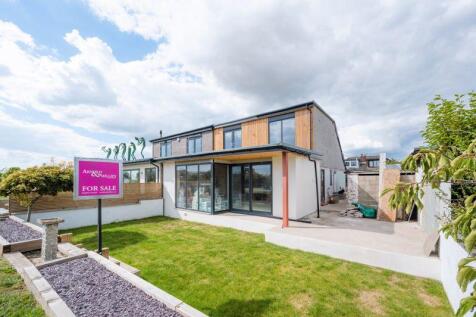 4 bedroom semi-detached house for sale