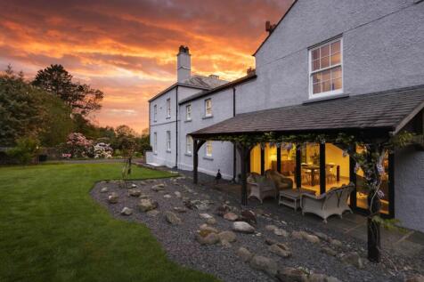 5 bedroom country house for sale