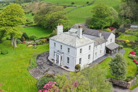 5 bedroom country house for sale