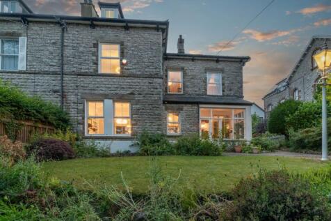 5 bedroom town house for sale