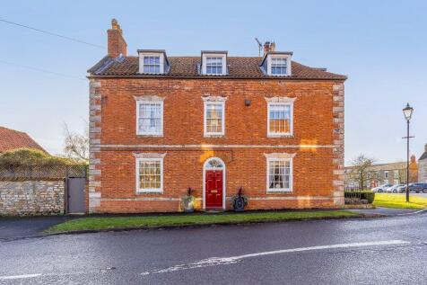 4 bedroom semi-detached house for sale