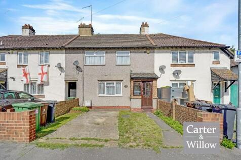 South Close, Essex 3 bed terraced house for sale