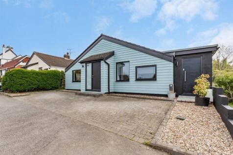 4 bedroom detached bungalow for sale