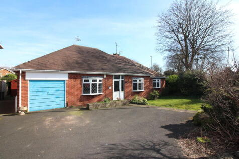 Wolverhampton Road, Kingswinford DY6 4 bed detached bungalow for sale