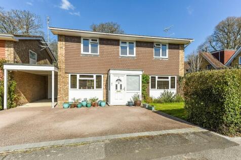 Locke Road, Liphook, Hampshire 4 bed link detached house for sale