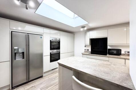 4 bedroom semi-detached house for sale