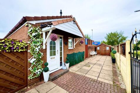 2 bedroom semi-detached bungalow for sale