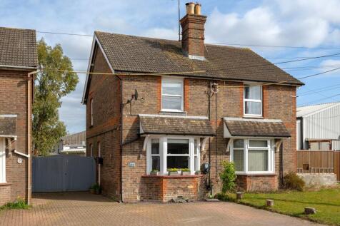 Brighton Road, Monks Gate, RH13 3 bed semi