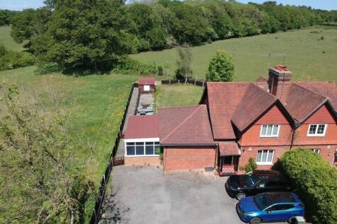 Coolham Road, West Grinstead, RH13 3 bed semi